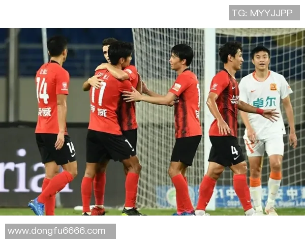 武汉篮球队团队协作引发热议球迷对战术配合与球员表现展开激烈讨论 武汉篮球队团队协作引发热议球迷对战术配合与球员表现展开激烈讨论